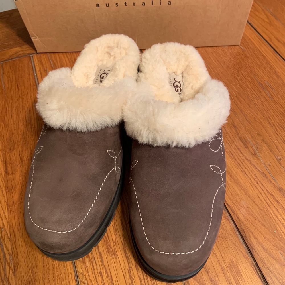 UGG Solvang Raisin Clog